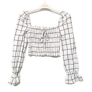 🌹 Cropped Long Sleeve White Top Size M